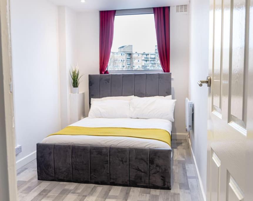 2 Bed With Free Parking Apartment Лондон Екстериор снимка
