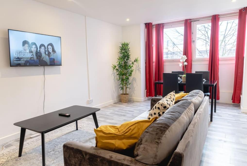 2 Bed With Free Parking Apartment Лондон Екстериор снимка