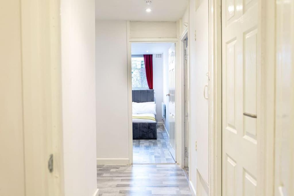 2 Bed With Free Parking Apartment Лондон Екстериор снимка